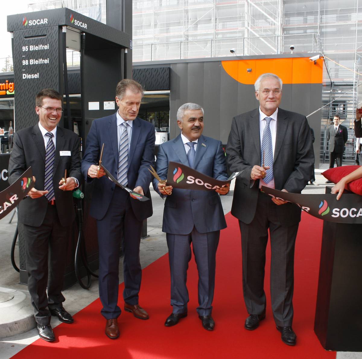 SOCAR eröffnet erste Tankstelle