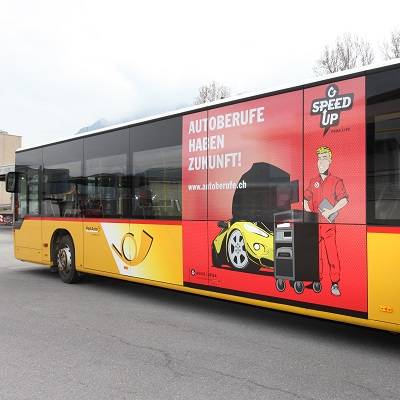 AGVS macht Werbung auf Postautos