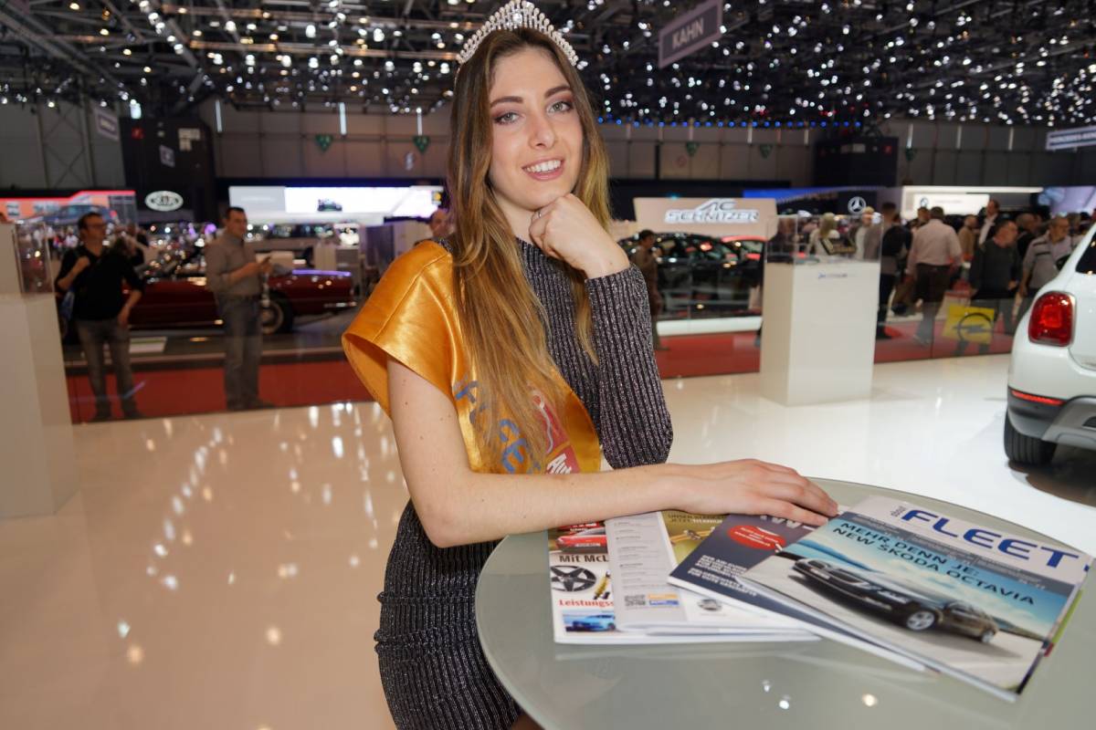 Miss Auto-Salon 2017 verzaubert Halle 7 beim Rundgang