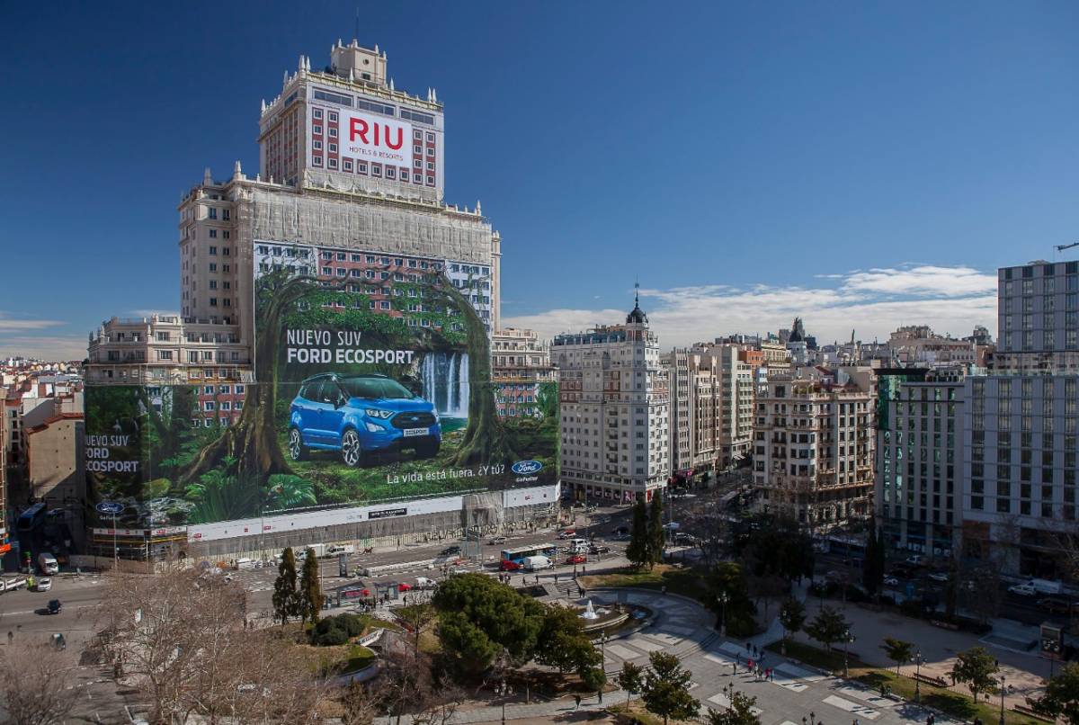 Weltrekord: Ford mit Plakat so gross wie 20 Tennisplätze