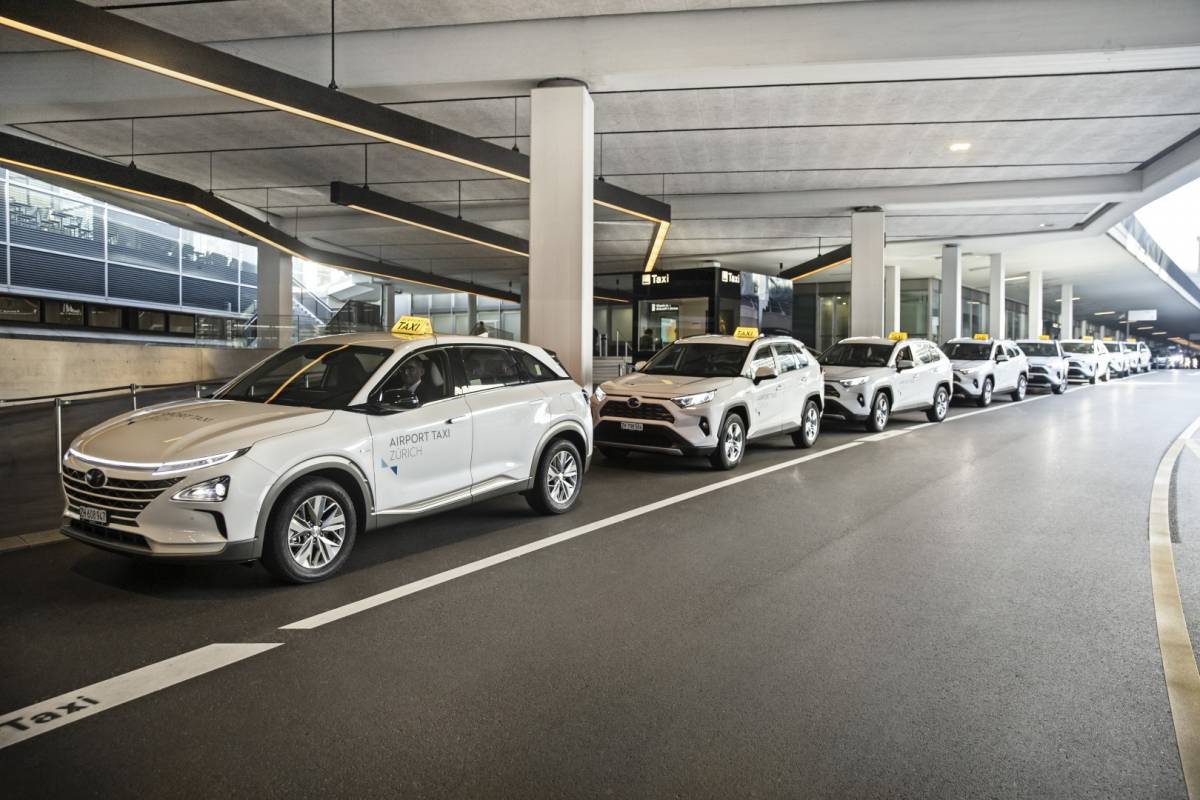 Klimaneutral zum Flughafen: Die neue Flotte von «Airport Taxi Zürich»