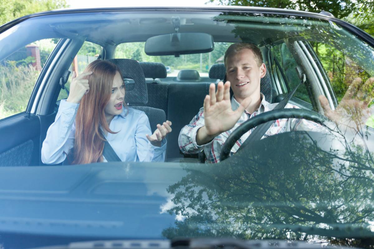 Telefonieren, drängeln und Co.: Die Hauptgründe für Zoff im Auto