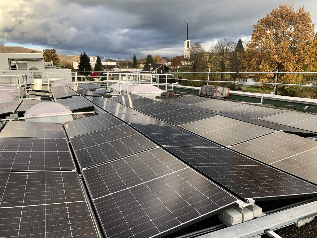 AMAG Oftringen nimmt Photovoltaikanlage in Betrieb