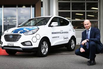 Erster Schweizer Kunde mit Wasserstofffahrzeug von Hyundai unterwegs