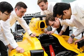 Infiniti bringt Studenten in die Formel 1