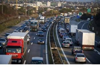 Rechts vorbeifahren auf der Autobahn – wann erlaubt?