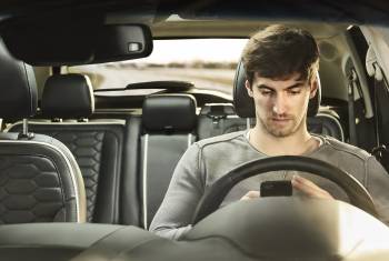 Ford-Umfrage zeigt: Junge Autofahrer begehen Verkehrssünden mit dem Auto der Eltern