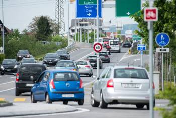 Starker Auto-Mai zieht Gesamtjahr ins Plus 