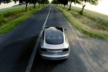 Teslas Model 3 noch immer nicht auf Kurs
