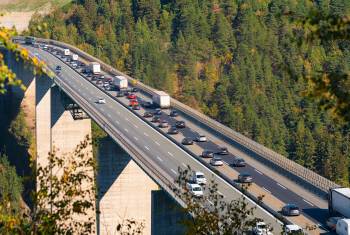 Schweizer Strassenverkehr: Jährlich 50'000 Autos mehr