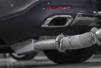 Studie zu CO2-Grenzwerten: Autobauern drohen 3,3 Milliarden Euro Strafe