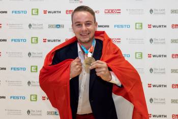 Schweizer Automobil-Mechatroniker gewinnt Gold an den EuroSkills