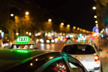Nach Unfall: Pariser Taxiunternehmen nimmt Teslas aus dem Verkehr