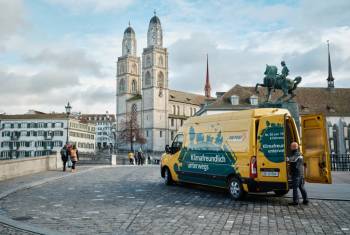 In Zürich und Bern kommt die Post ausschliesslich mit dem E-Fahrzeug