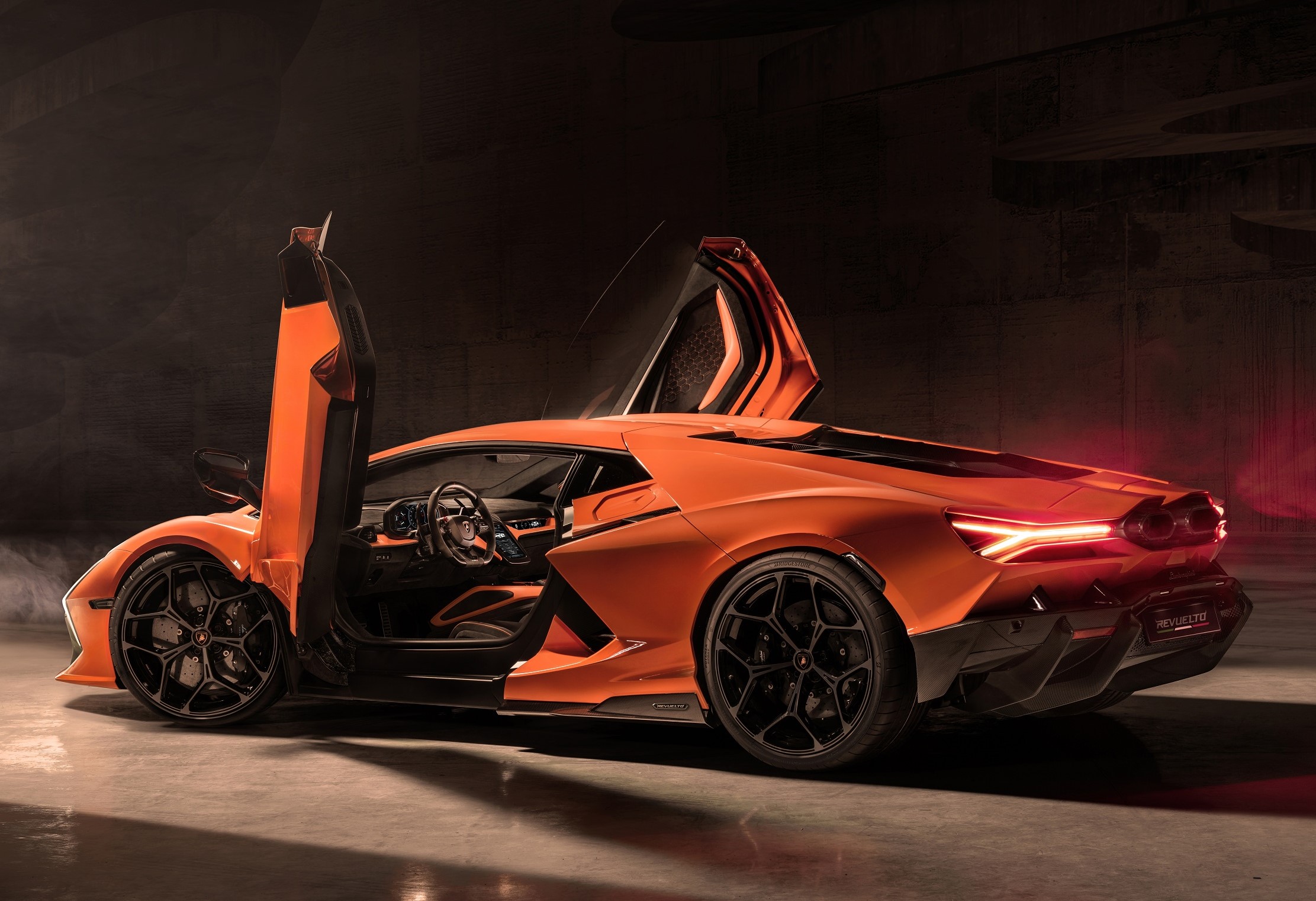 Bridgestone: Massgeschneiderte Reifen für den neuen Lamborghini Revuelto